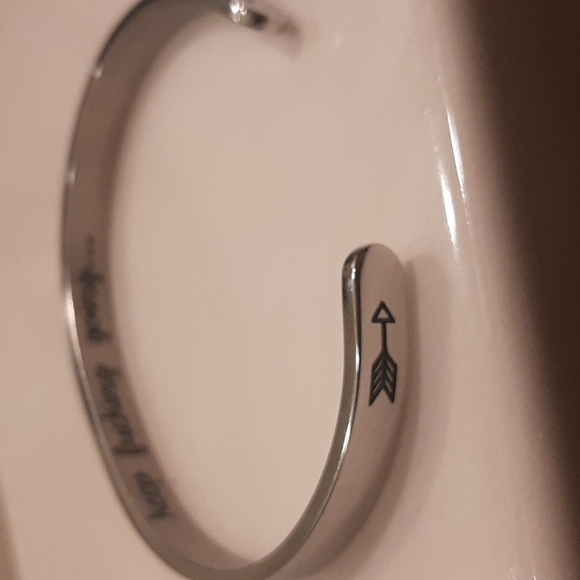 Silviax 'Keep....Going' Siver Inner Engraved Bangle Cuff Bracelet NWOT In Box - Picture 8 of 13